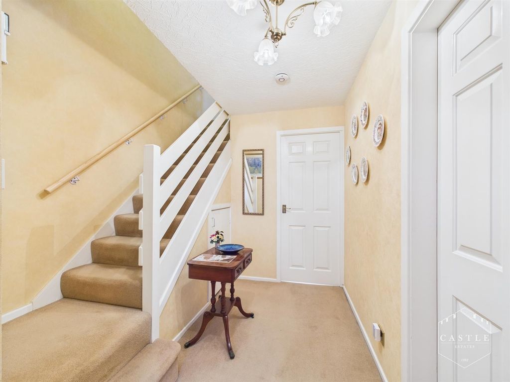 Property photo 3 of 21 Entrance Hall