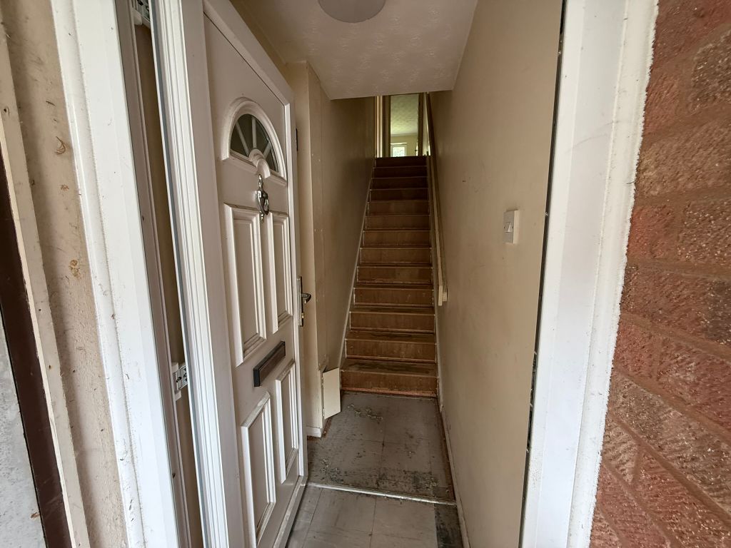 Property photo 2 of 11 Entrance Hall