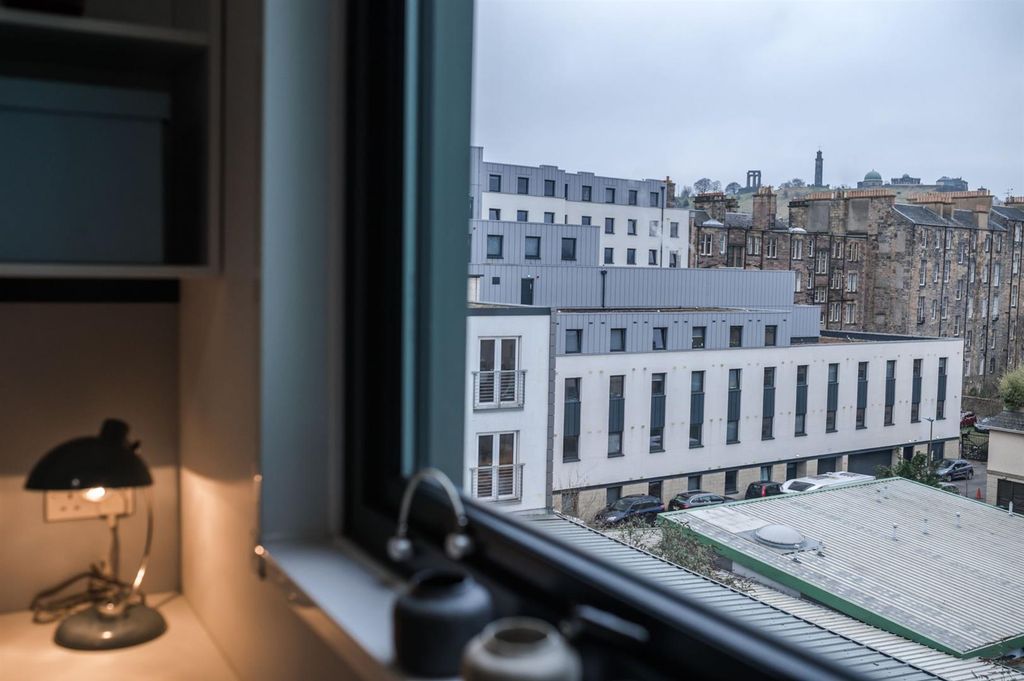 Property photo 2 of 34