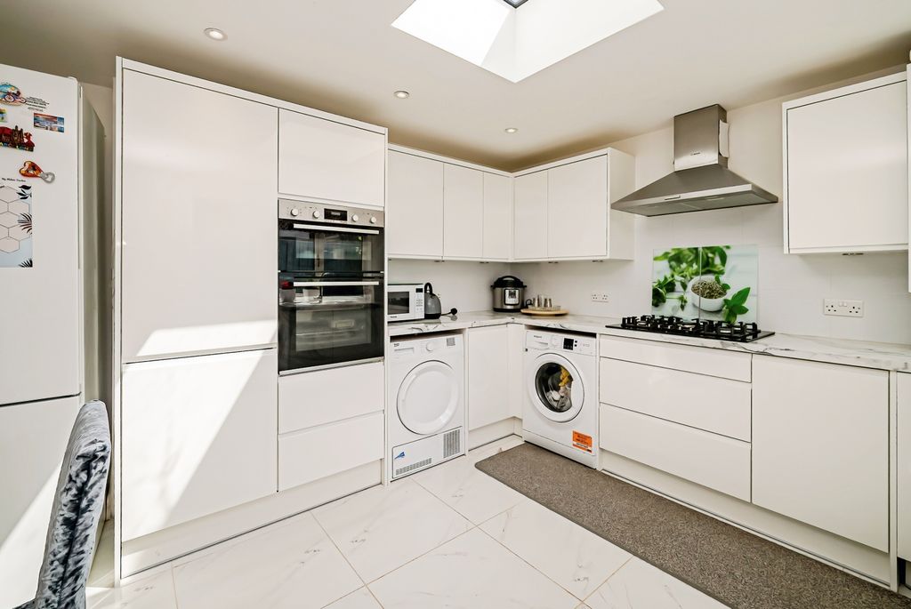 Property photo 3 of 13 Kitchen