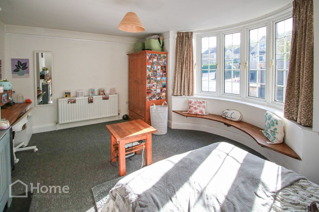 Property photo 2 of 20