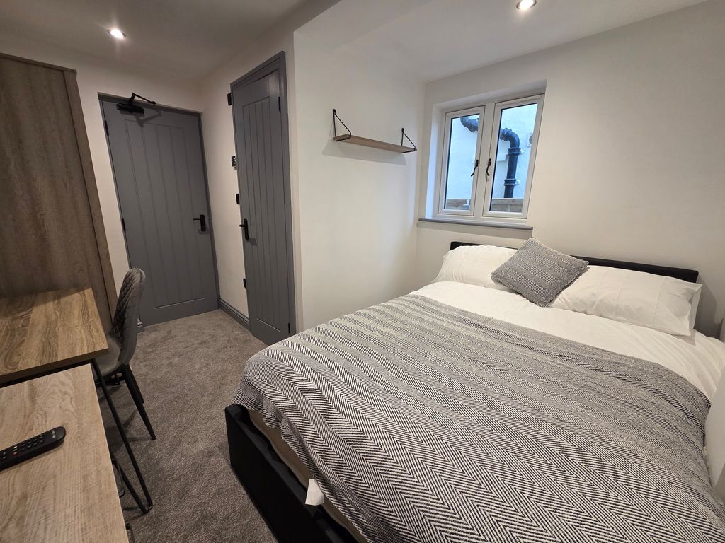 Property photo 2 of 17 Image