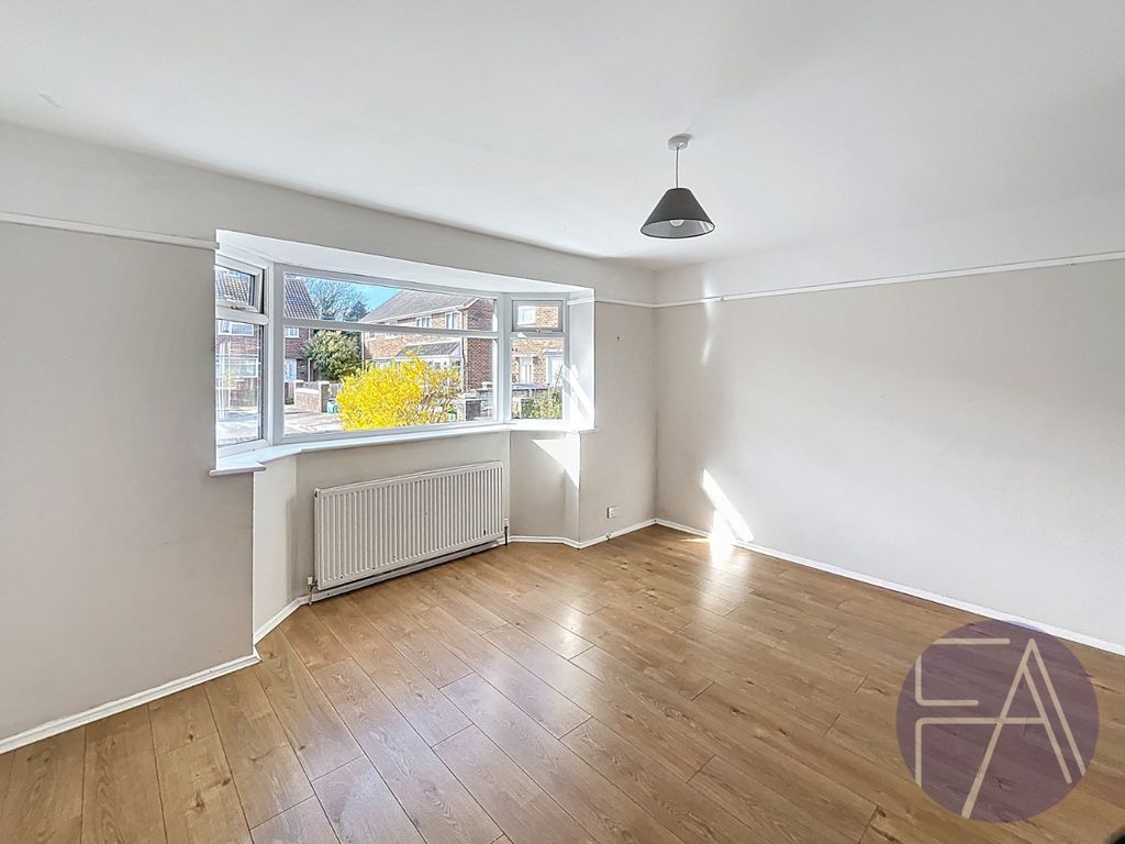 Property photo 3 of 17 5073643