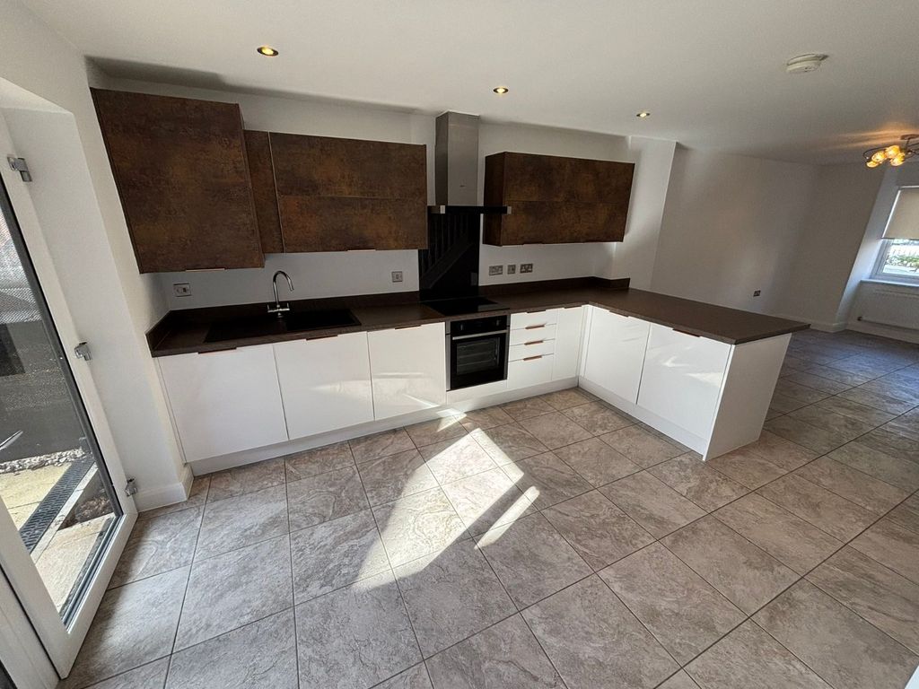 Property photo 3 of 13 Kitchen
