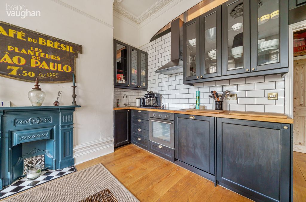 Property photo 2 of 6 Living Room