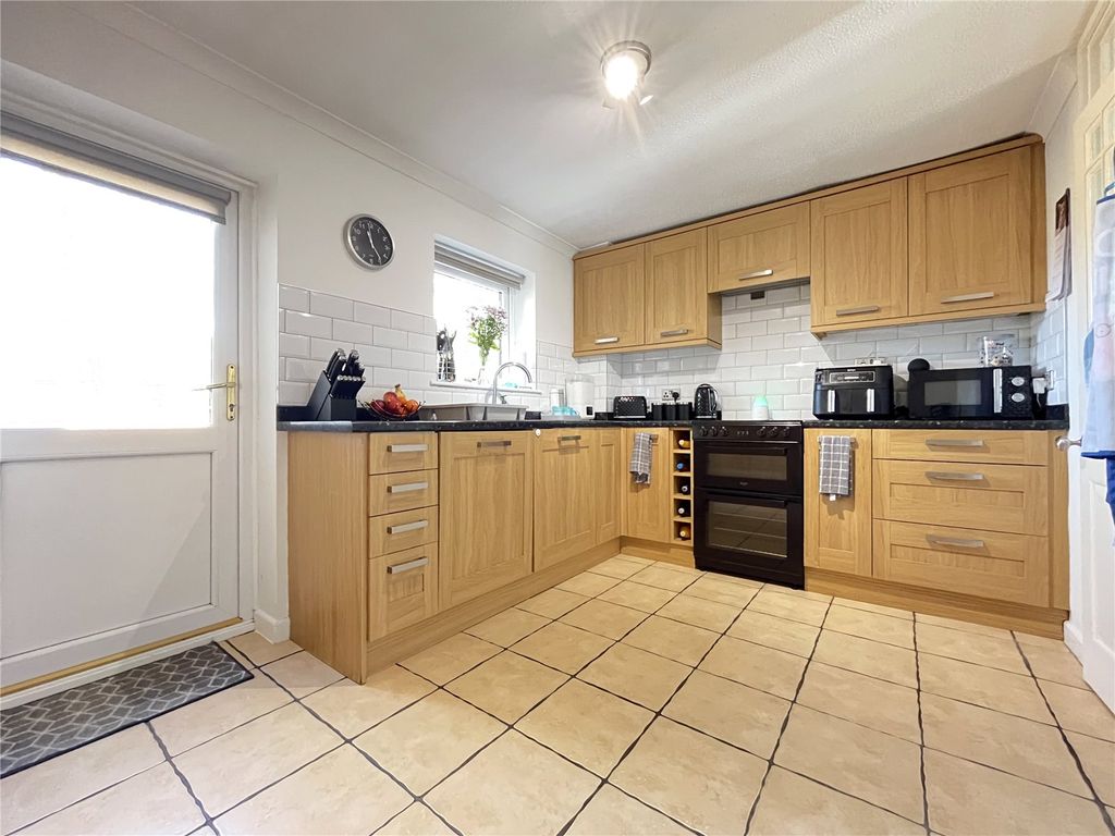 Property photo 2 of 14 Picture No. 11