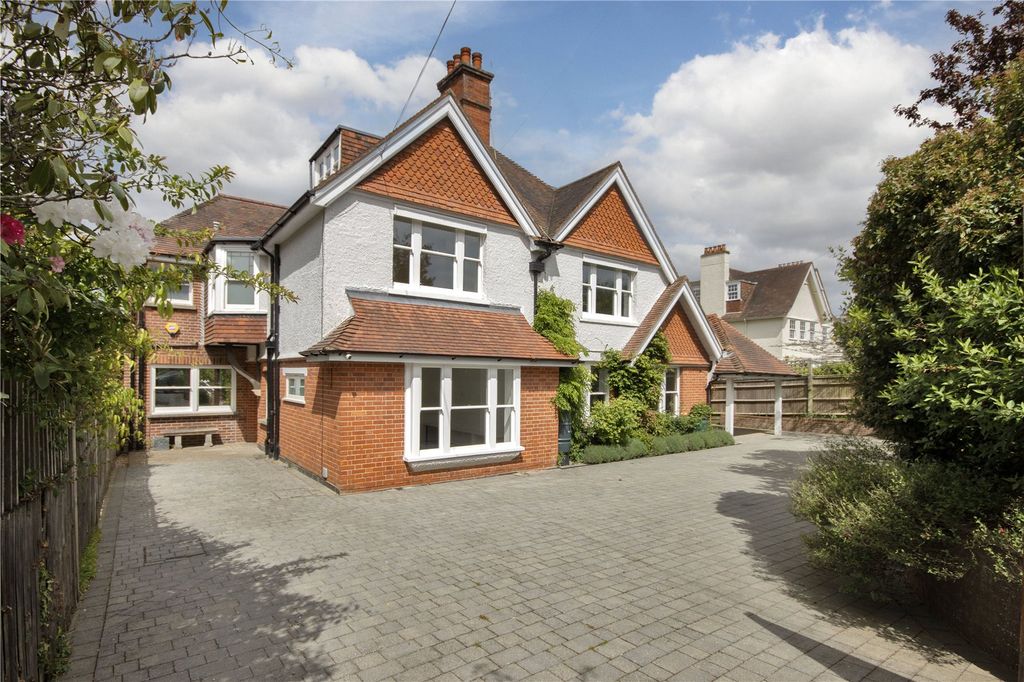 Property photo 1 of 27 33 Birling