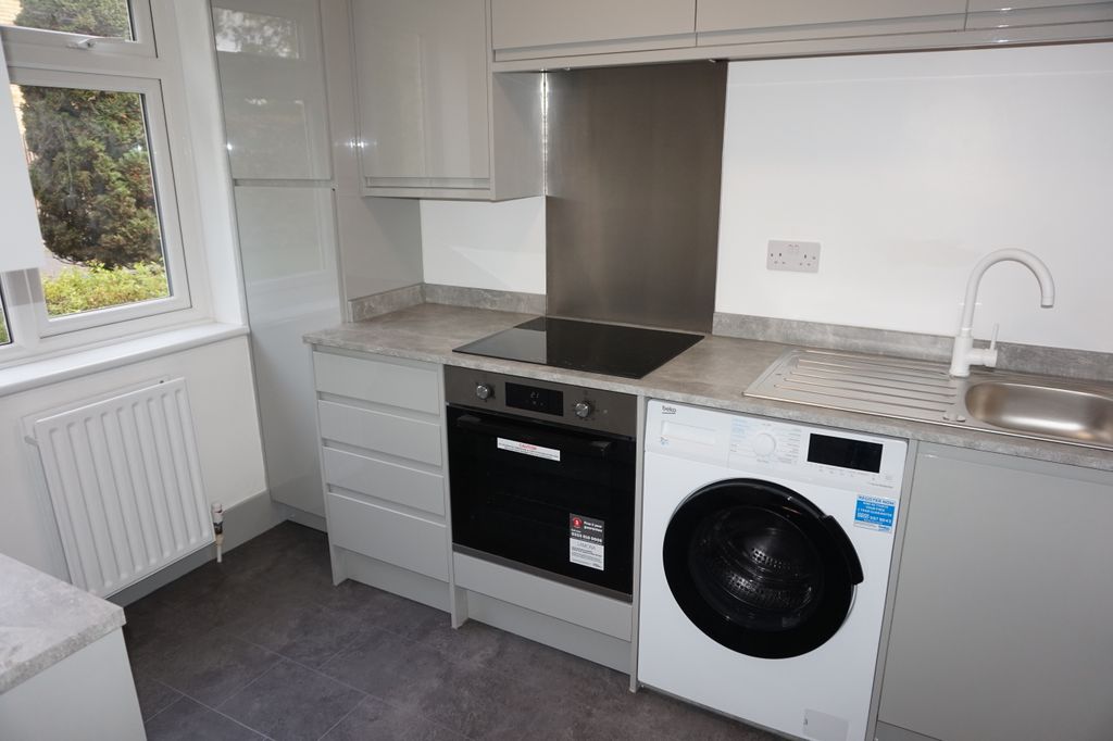 Property photo 3 of 9 Kitchen