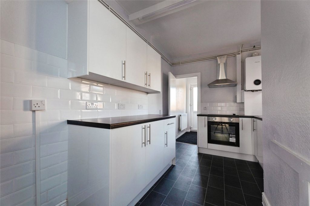 Property photo 2 of 16 Picture No. 11