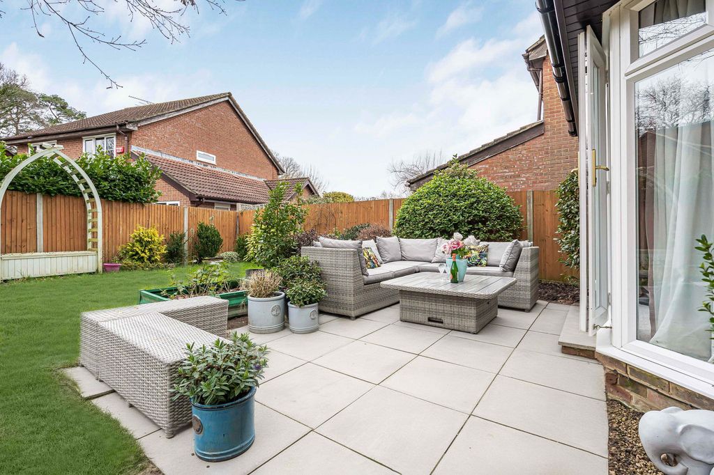 Property photo 1 of 32