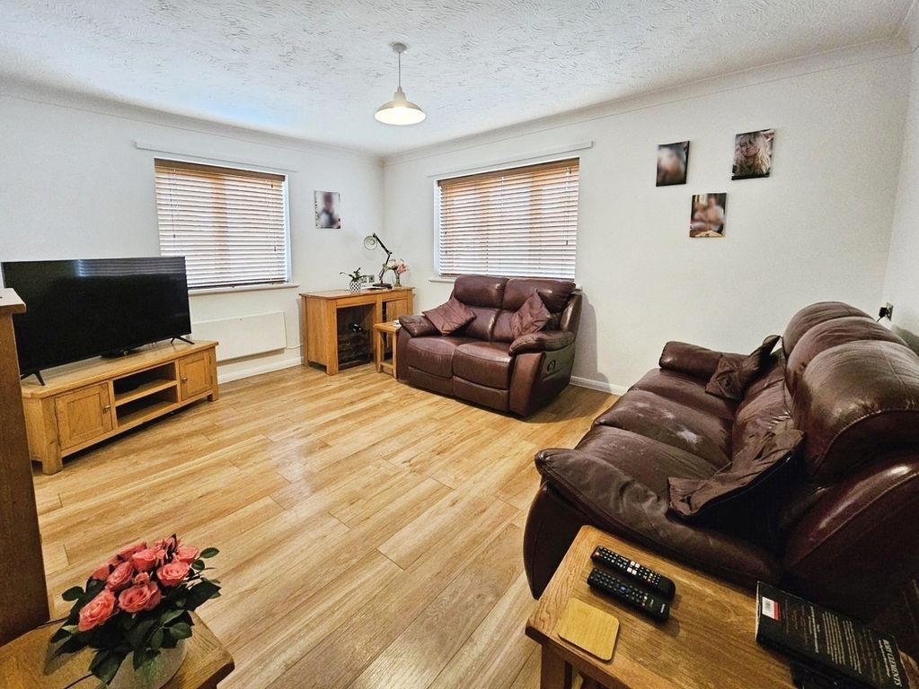 Property photo 1 of 8 Pbox-Img.Jpg