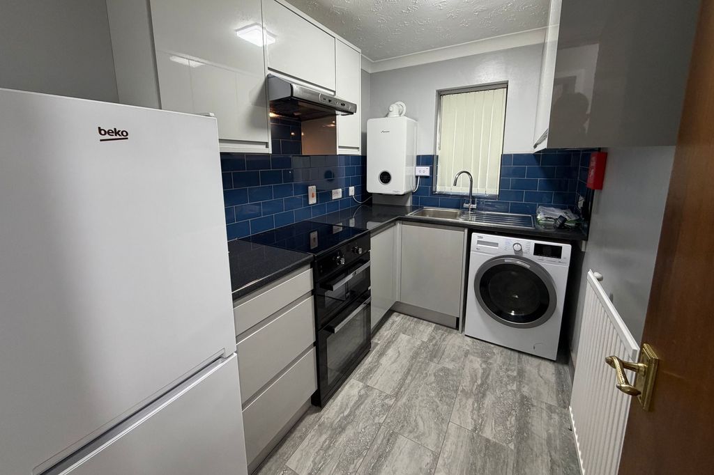 Property photo 3 of 12