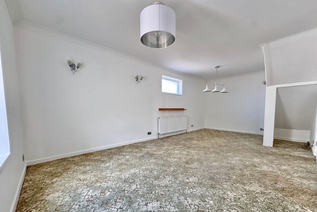 Property photo 3 of 17 Living Room