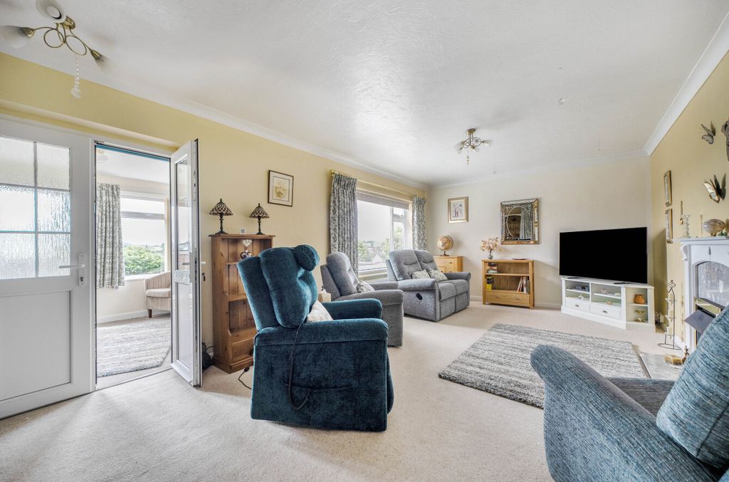 Property photo 3 of 21 3 - 1303915-4-6841A17...