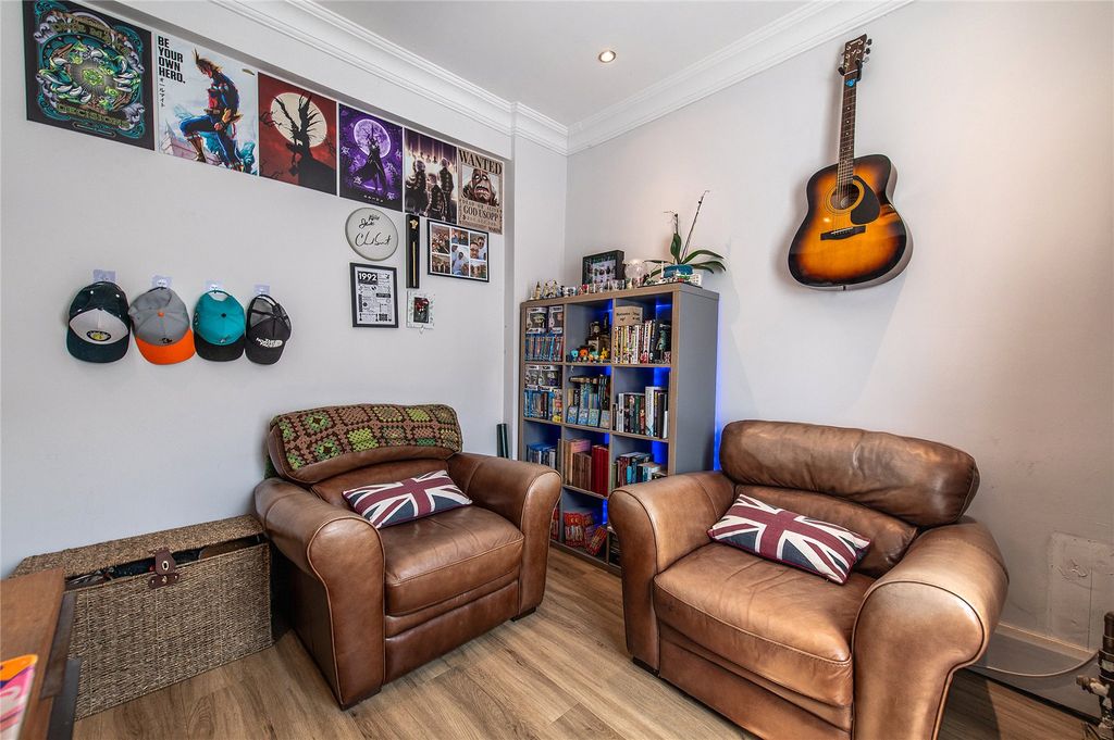 Property photo 3 of 22 Picture No. 06