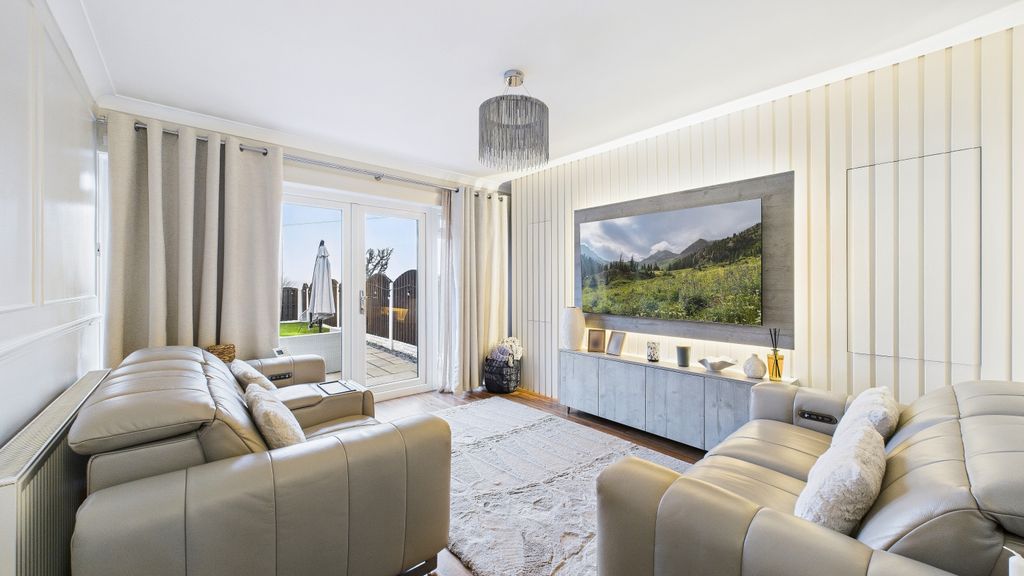 Property photo 3 of 13 Cam03669G0-Pr0049-Still007