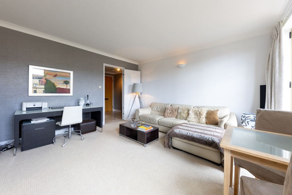 Property photo 3 of 12 The Circle F320 (...