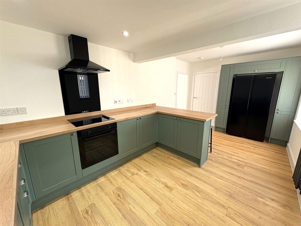 Property photo 2 of 19 Kitchen/Dining Room