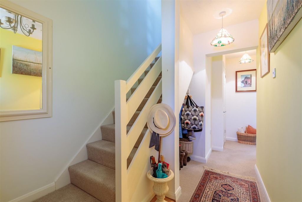 Property photo 3 of 14 Entrance Hall.Jpg