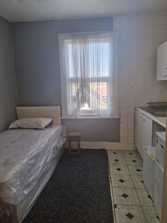 Property photo 1 of 3