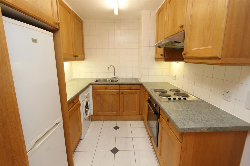Property photo 2 of 10 Kitchen.Jpg