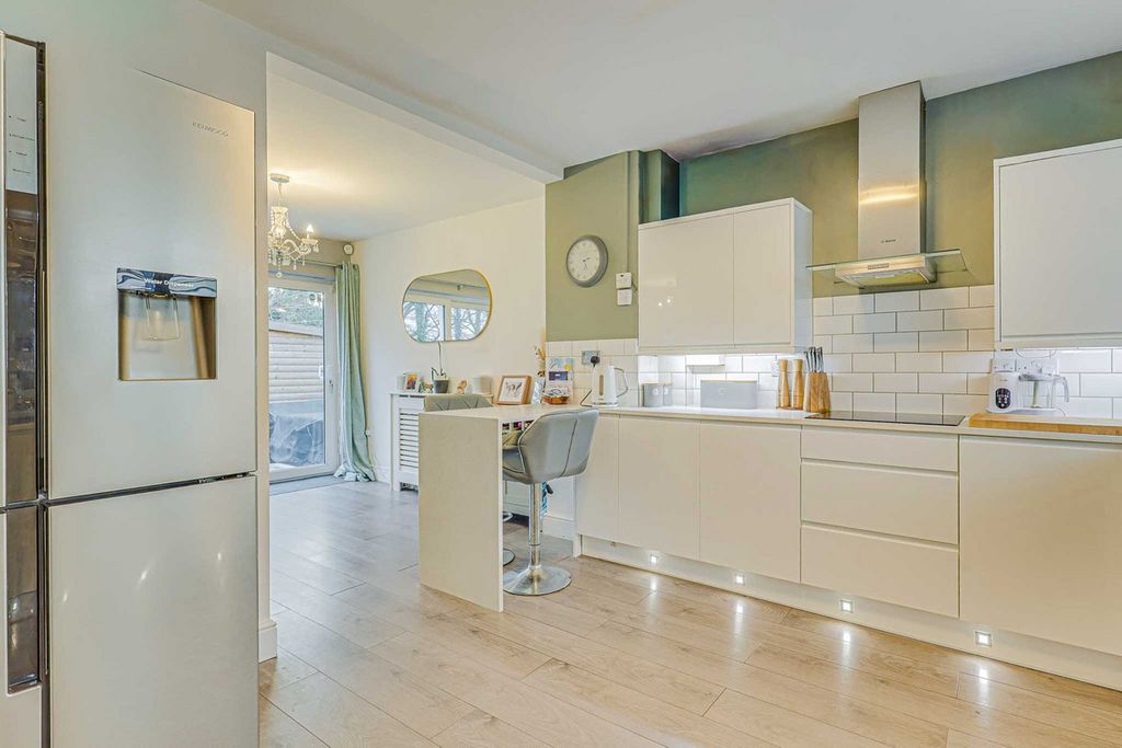 Property photo 2 of 26