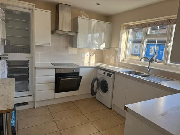 Property photo 3 of 6 Kitchen