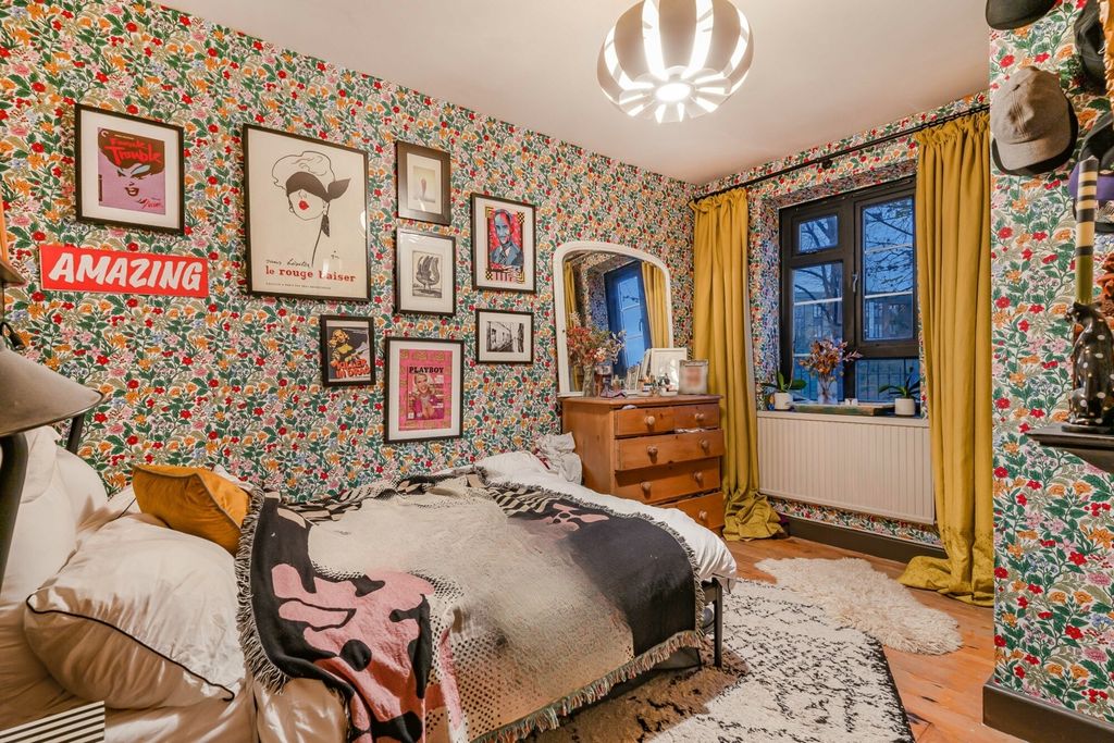 Property photo 3 of 18 Bedroom