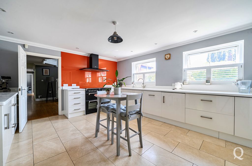 Property photo 2 of 27 2Ac2E1Ae-E2E9-469...