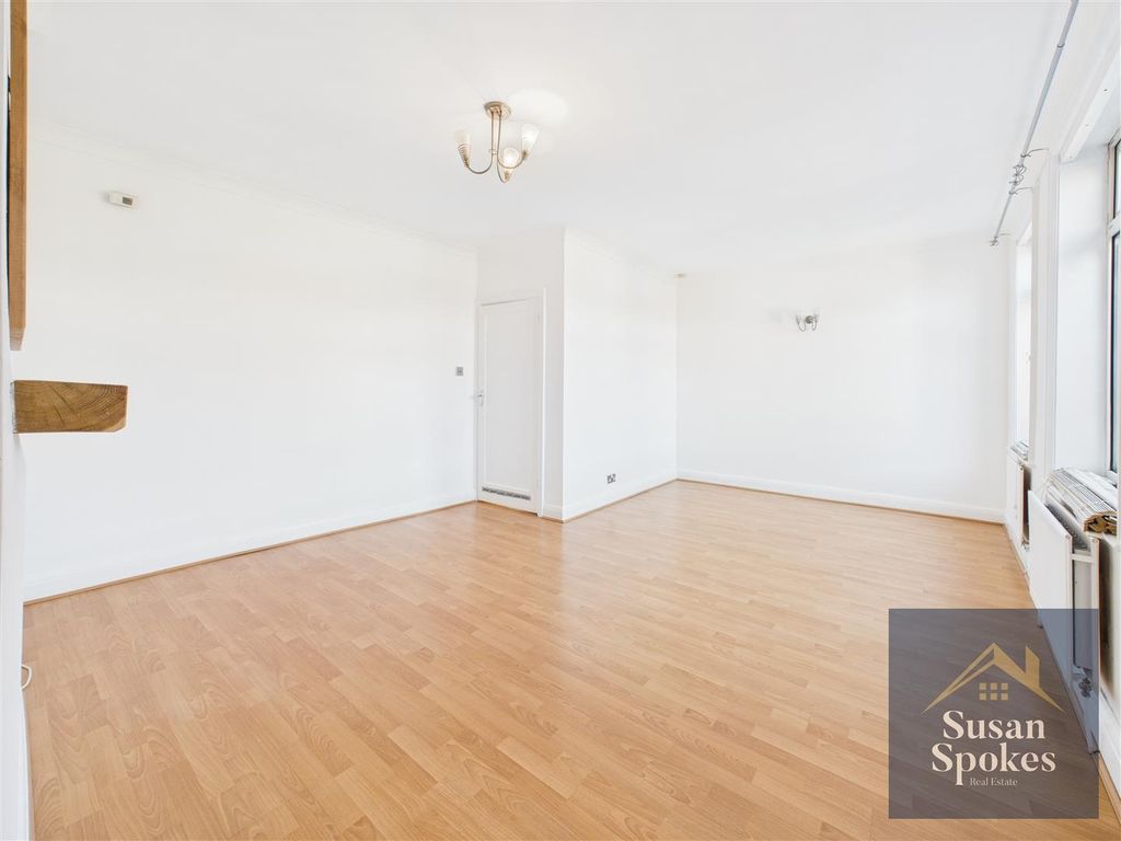 Property photo 3 of 19 Cam01858G0-Pr0178-Still004.Jpg