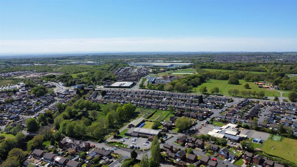 Property photo 2 of 19 Yew Tree Avenue For Sale