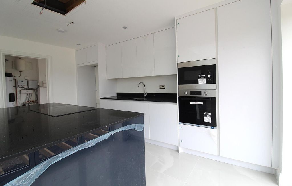 Property photo 2 of 14 Kitchen