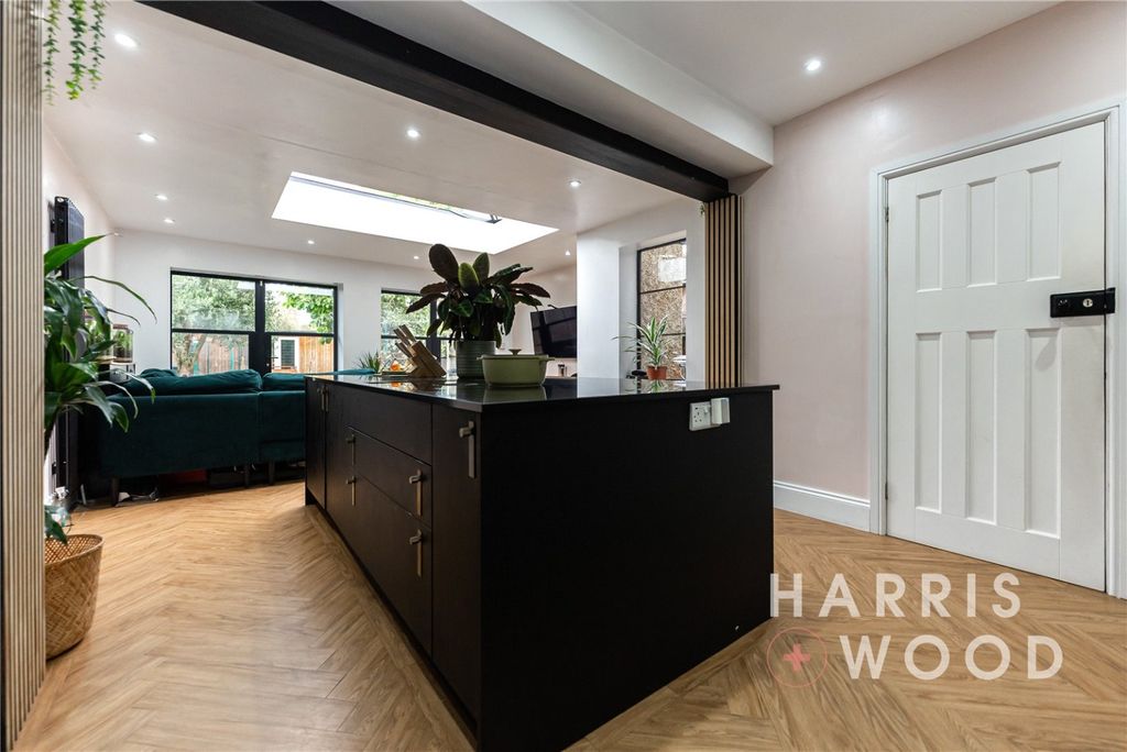 Property photo 2 of 27 3824162