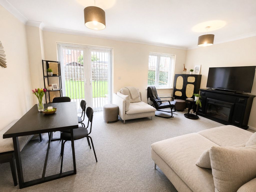 Property photo 2 of 12 Lounge