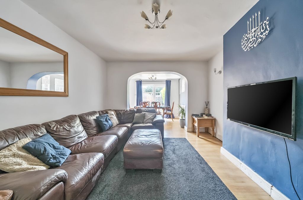 Property photo 2 of 9 1327491-12-68761c...