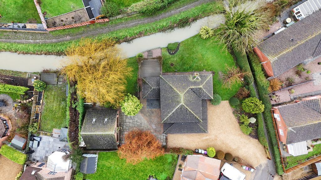 Property photo 3 of 41