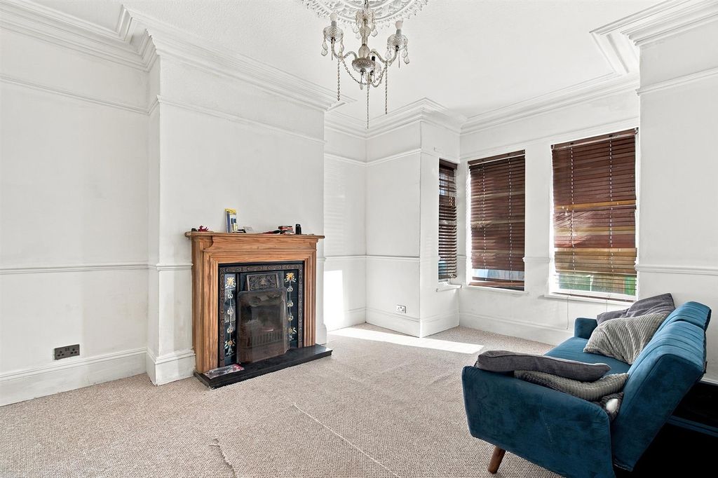 Property photo 2 of 25 Arthur Street10.Jpg