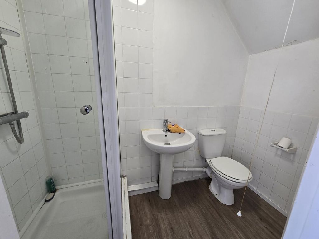 Property photo 3 of 3 Bathroom