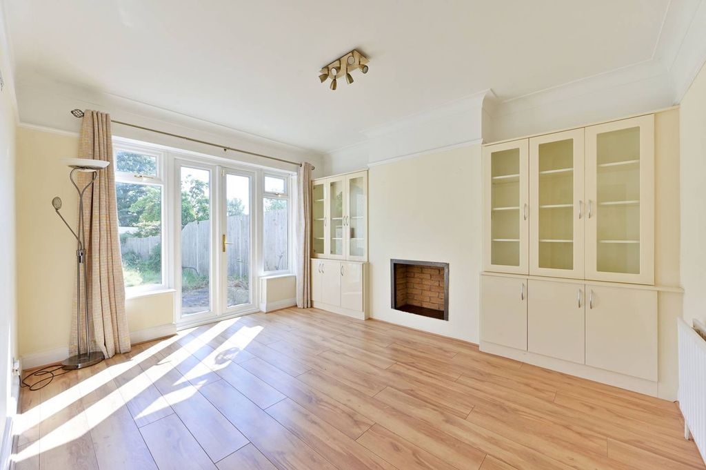 Property photo 1 of 8