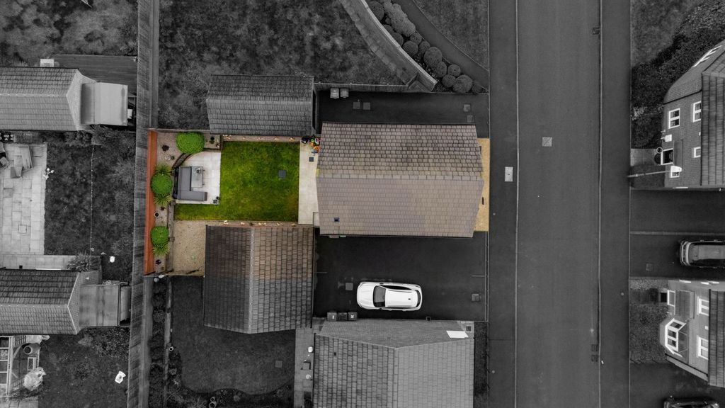 Property photo 2 of 28