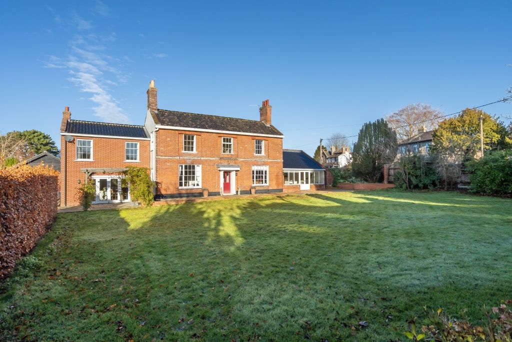 Property photo 1 of 33