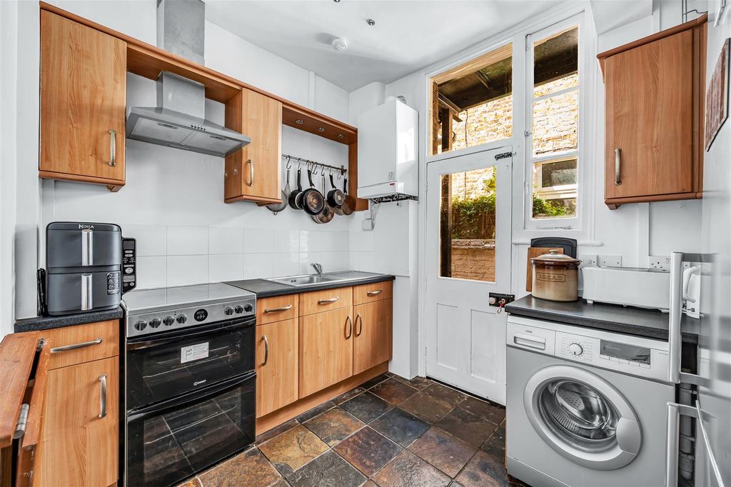 Property photo 3 of 10 Gff 52 Newton Avenue-4.Jpg