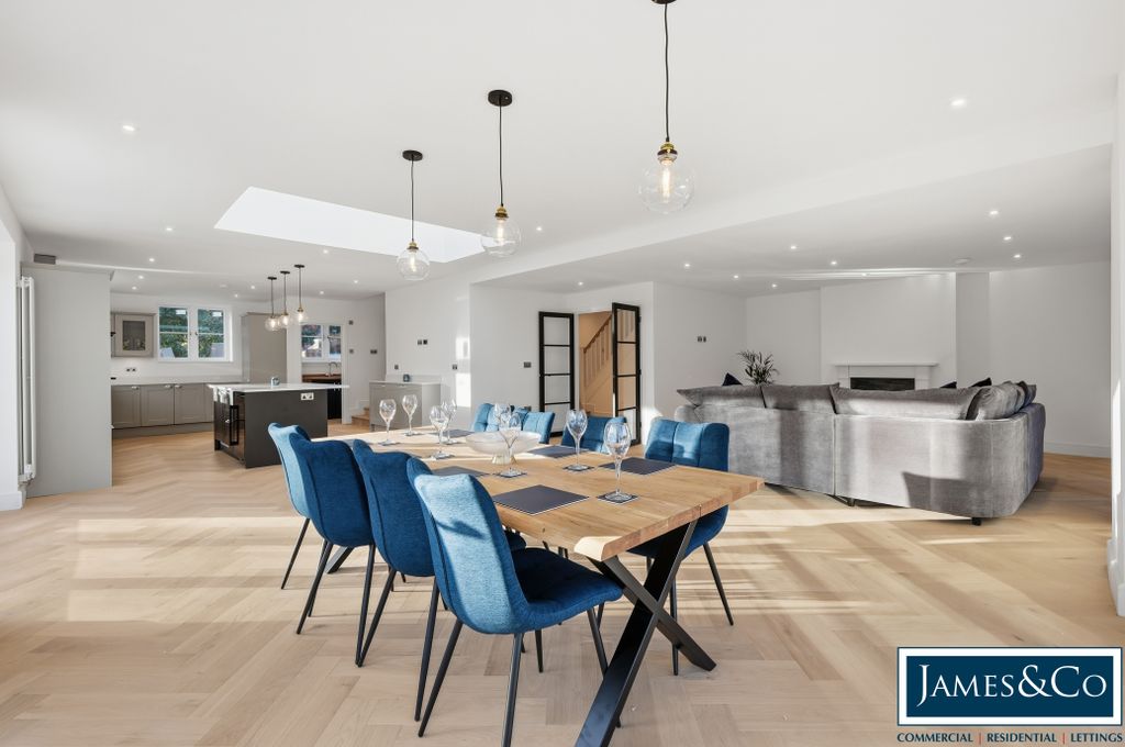 Property photo 2 of 28 Threewayst