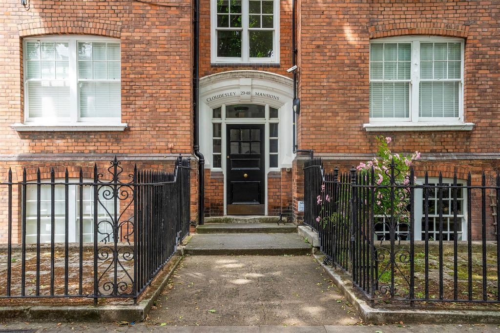 Property photo 3 of 8 02 To Let 1 Bedroom Flat Cloudesley Mansions N1 Ww