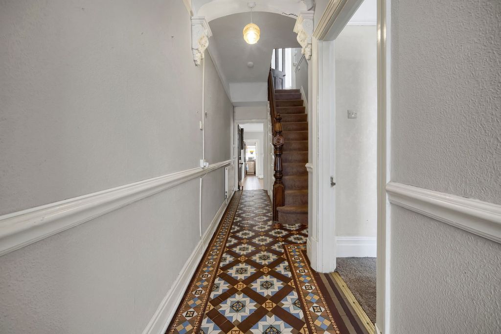 Property photo 3 of 63
