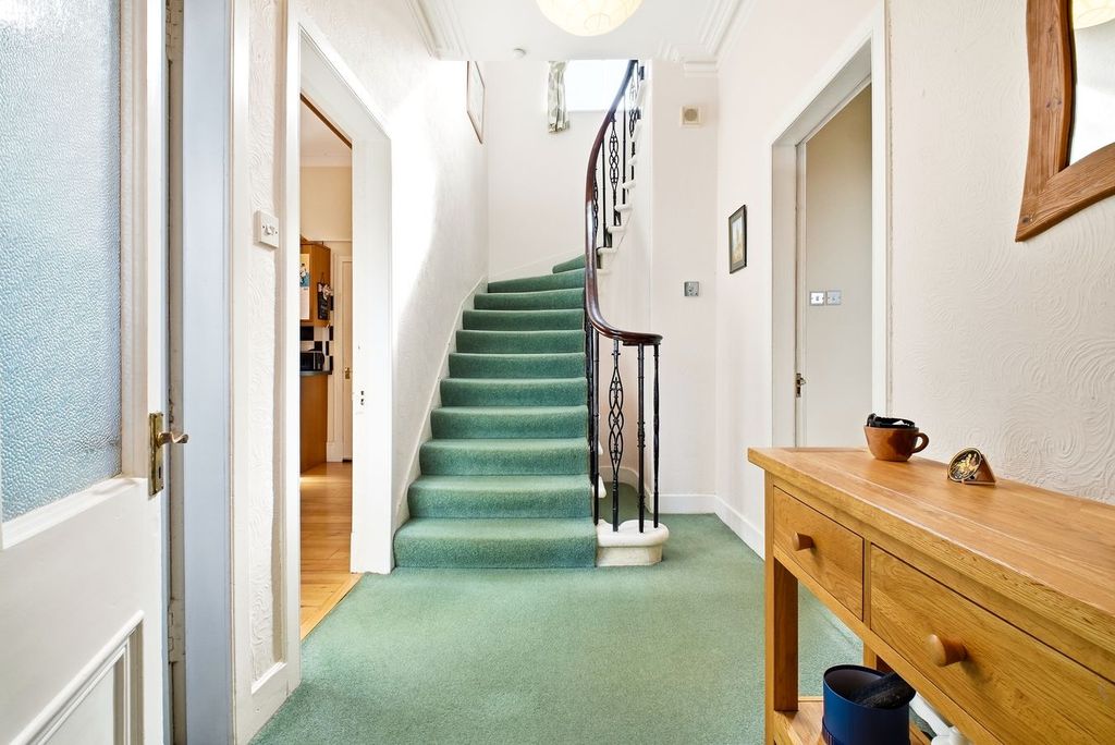 Property photo 2 of 29