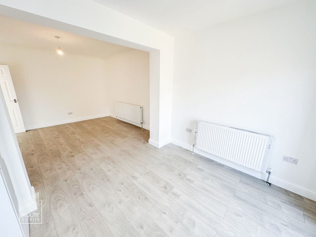 Property photo 3 of 16 Photo 6