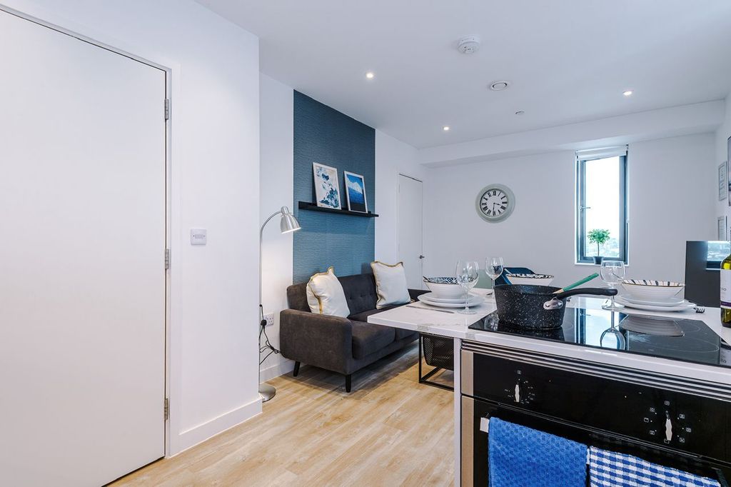 Property photo 2 of 17