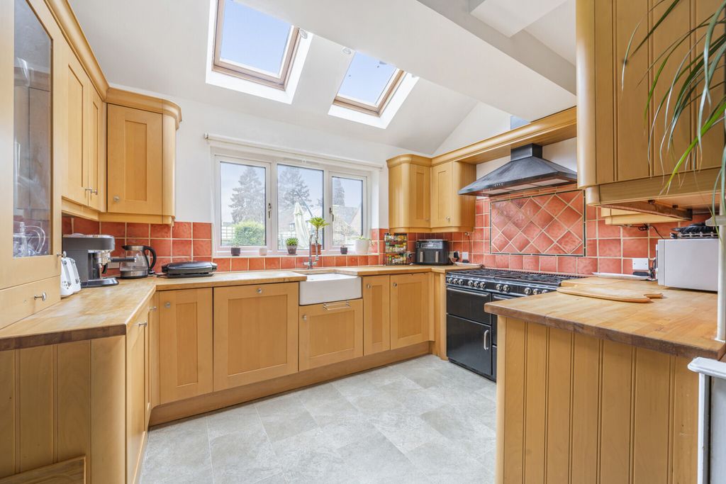 Property photo 2 of 18 Kitchen