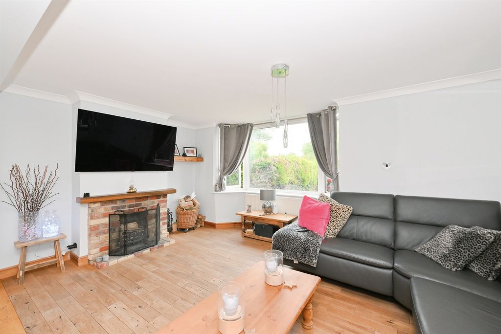 Property photo 2 of 21